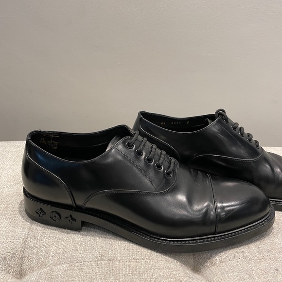 LOUIS VUITTON | Men’s Dress Shoes - Picture 6 of 7